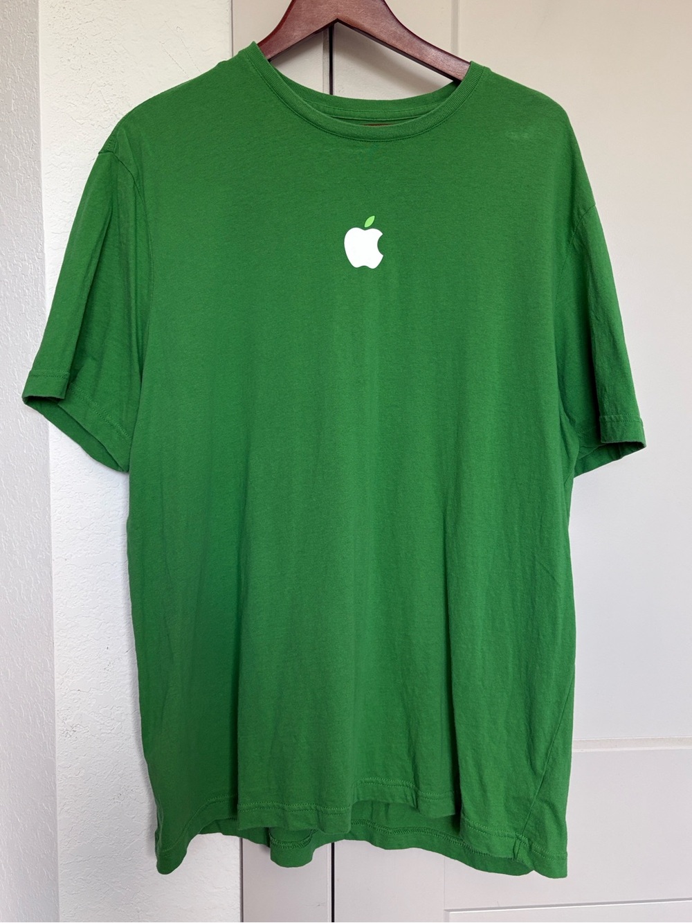 APPLE STORE EMPLOYEE WORK GREEN EARTH SHORT SLEEVE TSHIRT MENS XL